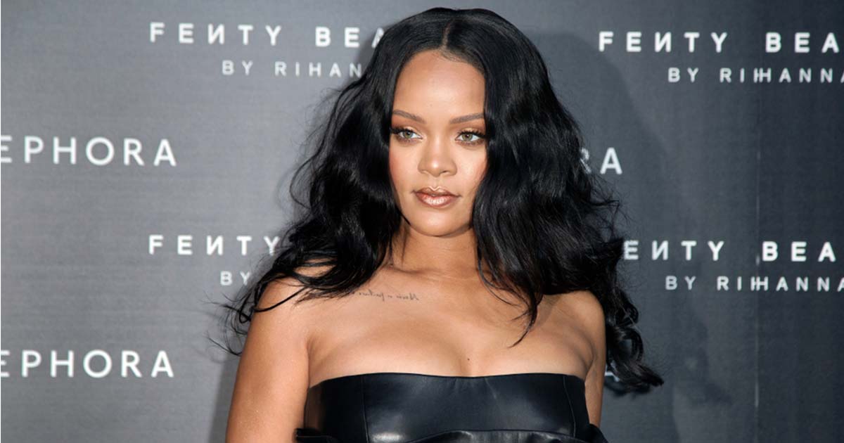 People are noticing strange details in Rihanna’s latest magazine cover