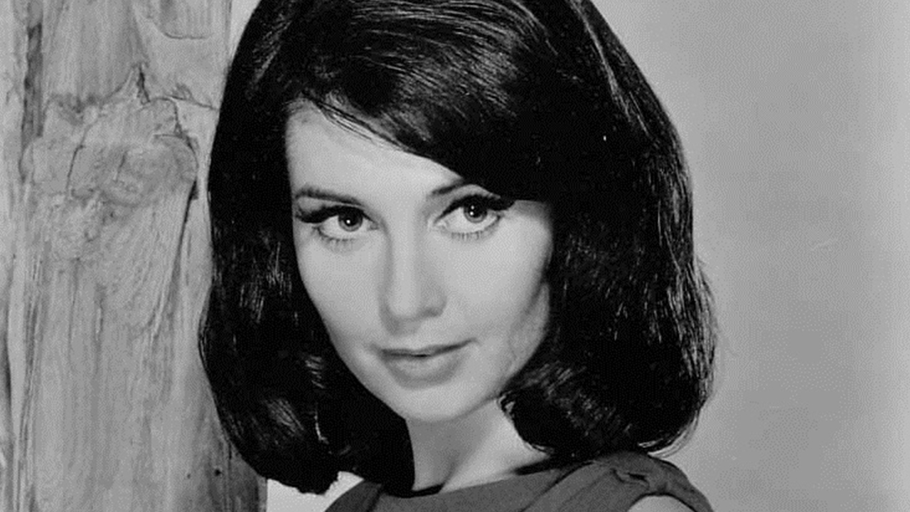 Anjanette Comer, Brando’s Co-Star in The Appaloosa, Dies at 86