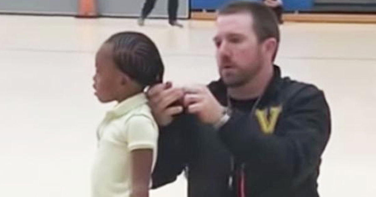 A Georgia PE Teacher Paused A Kindergarten Basketball Drill To Fix A Student’s Ponytail