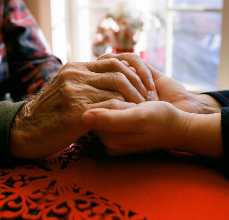 10 Early Signs of Dementia Families Most Often Miss